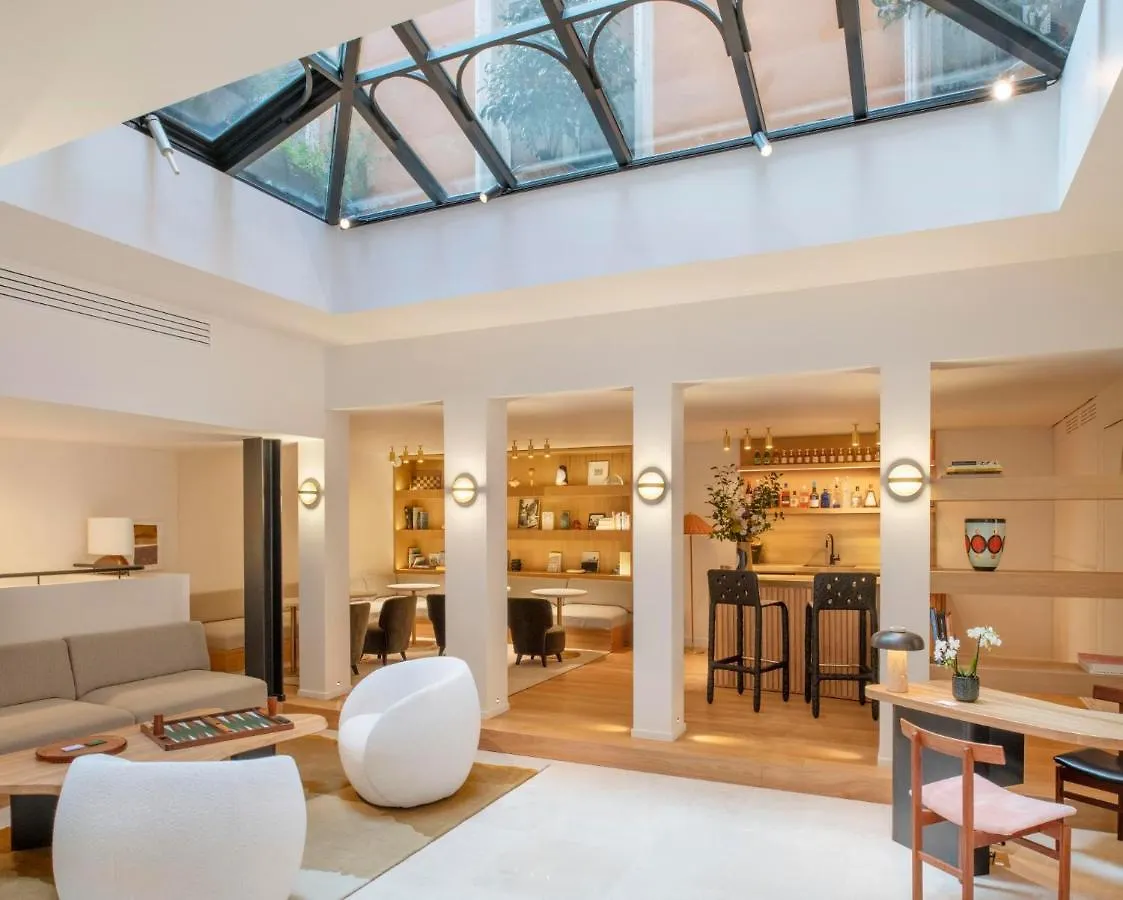 Nuage Hotel 4*